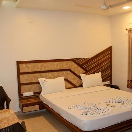 Annai In Saravana Bhavan Fine Stay And Restaurant Velankanni Exteriör bild