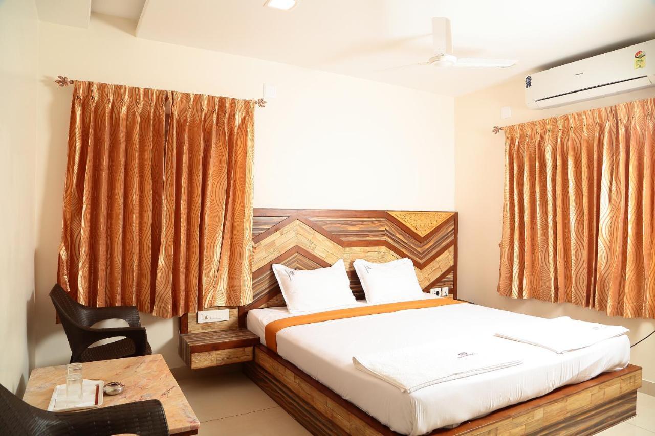 Annai In Saravana Bhavan Fine Stay And Restaurant Velankanni Exteriör bild