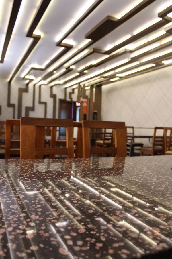 Annai In Saravana Bhavan Fine Stay And Restaurant Velankanni Exteriör bild