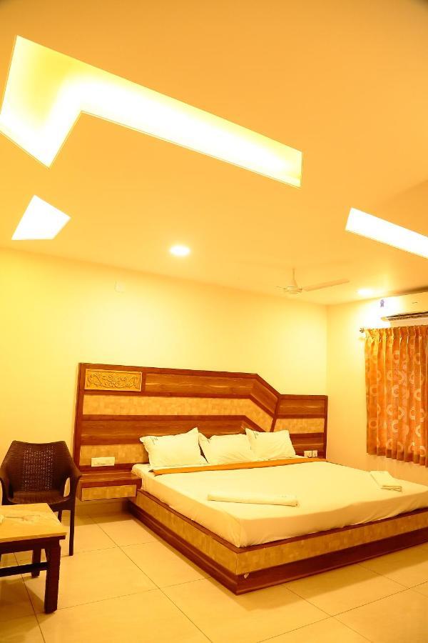 Annai In Saravana Bhavan Fine Stay And Restaurant Velankanni Exteriör bild